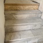 die Treppenstufen werden eingekerbt
